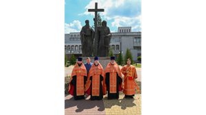 В Брянске совершили молебен у памятника Мефодию и Кириллу на Славянской площади