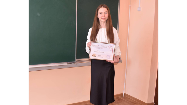 Школьница из Клетни победила на международном конкурсе ораторского искусства