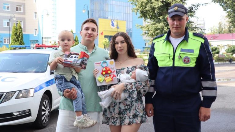 Брянский полицейский доставил в медцентр женщину, у которой начались преждевременные роды