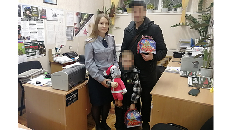 В Брянске сотрудники УФСИН организовали праздник для детей осужденных