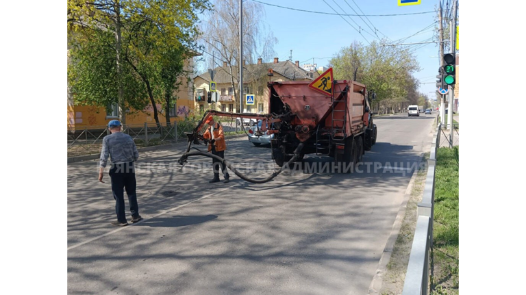 В Брянске за день отремонтировали 370 квадратных метров дорог