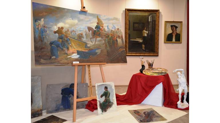 В Брянске открылась выставка живописи «Палитра семьи Решетневых»