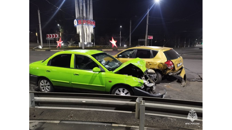 В Брянске на проспекте Героев в ДТП попали две легковушки