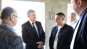 Строительство спорткомплекса в Новозыбкове проинспектировал губернатор