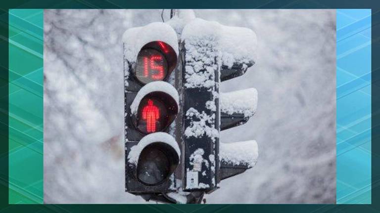 В Брянске 13 водителей проскочили на красный сигнал светофора