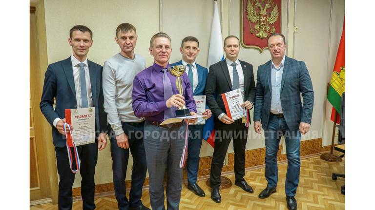 В Брянске чествовали ставших призёрами фестиваля ГТО сотрудников мэрии