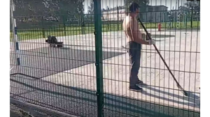 В поселке Локоть завершается строительство спортплощадки на территории школы №3