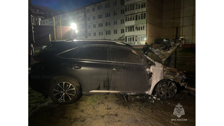 Пожар лишил жителей Брянска двух машин