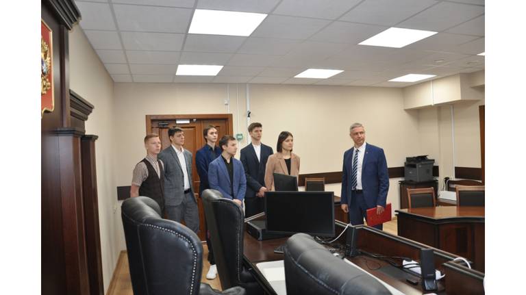 Будущие юристы побывали на экскурсии в Арбитражном суде Брянской области