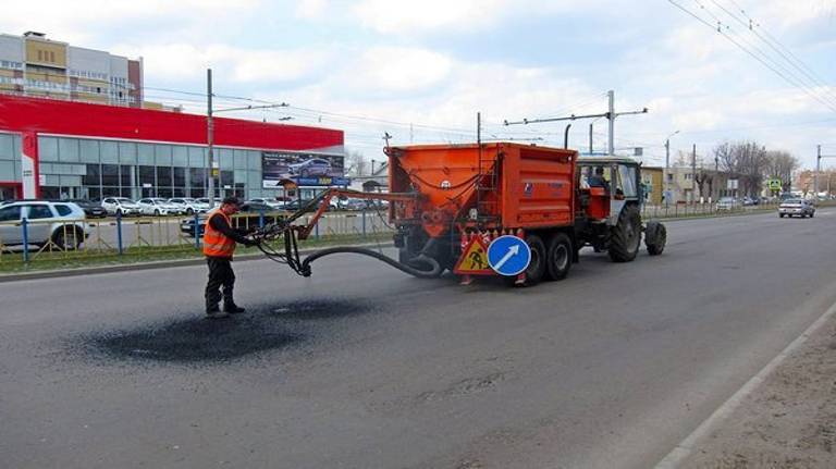 В Брянске за две недели заделали более 1,5 тысячи квадратных метров дорожных ям