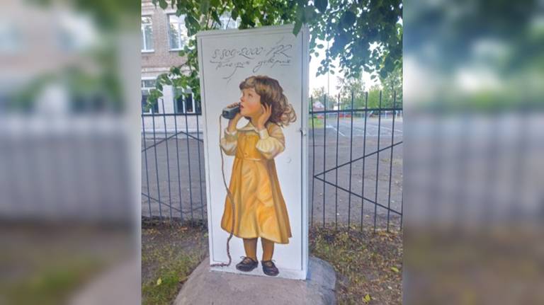 В Брянске появилось новое граффити в поддержку детского телефона доверия  