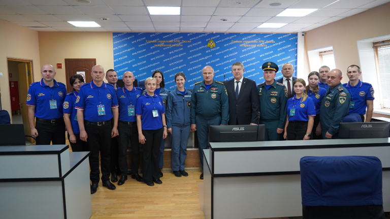 Глава МЧС Куренков поблагодарил брянских спасателей за самоотверженную службу