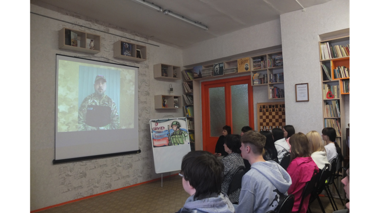 Брянские студенты пообщались с бойцом СВО с позывным «Zмей»