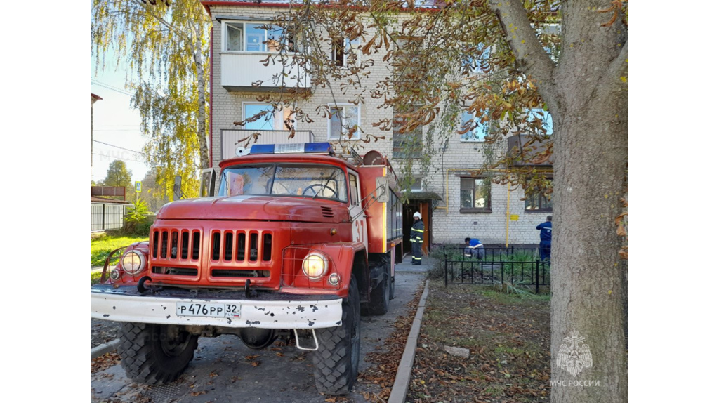 В Почепе потушили пожар в многоэтажке