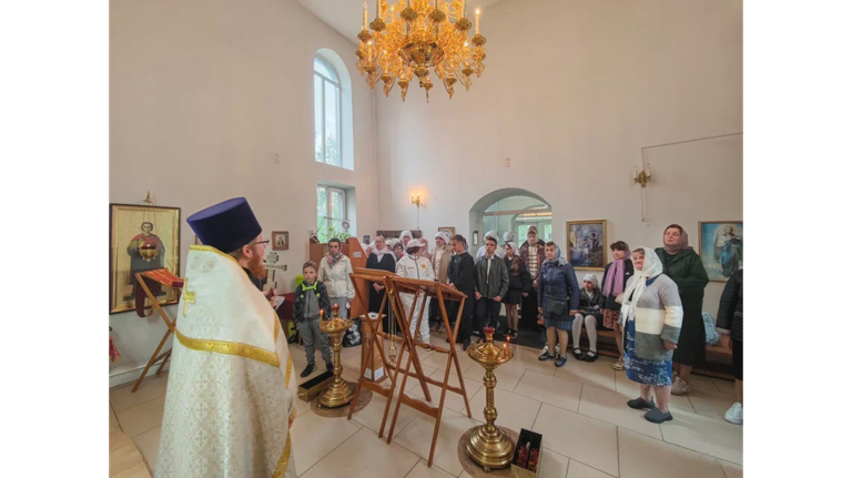 В Брянске для детей реабилитационного центра «Озёрный» совершили Божественную литургию