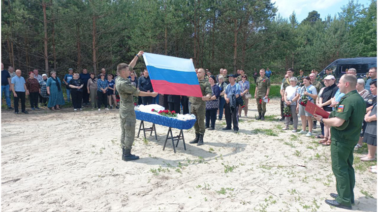 В Жуковке погибшего в СВО Дмитрия Шилина похоронили на Аллее Славы рядом с сыном