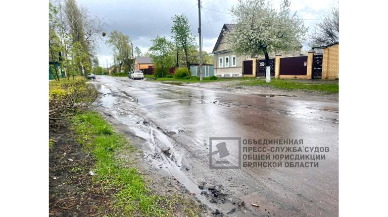 Суд обязал администрацию обустроить тротуар по улице Севской в Трубчевске