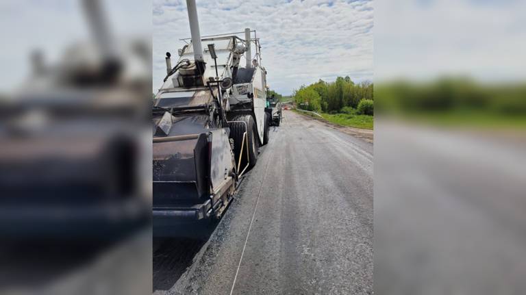 В Севском районе продолжается ремонт дороги «Украина» — Суземка