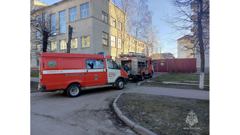 В Брянске во время пожара спасли трех жильцов многоэтажки по бульвару 50 лет Октября