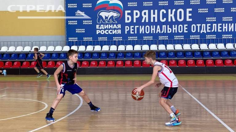 В брянском Дворце единоборств продолжаются тренировки белгородских баскетболистов
