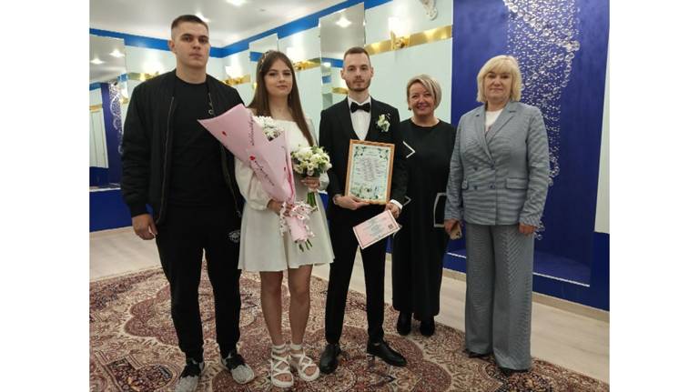 В Брянске в Международный день семьи поженились Владислав и Марина Серебрянские