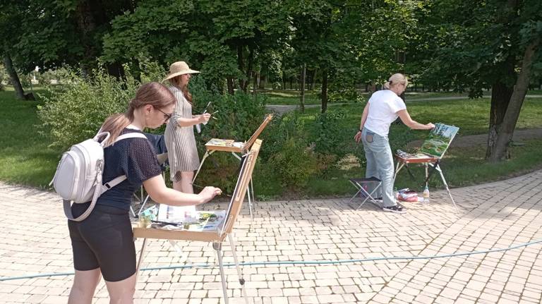 В поселке Локоть открылся пленэр «Под сенью Брасовских аллей»