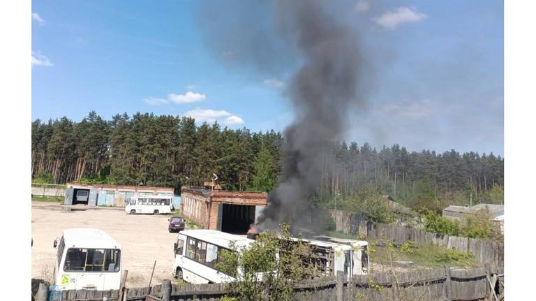 Днём 16 мая в Клинцах сожгли автобус