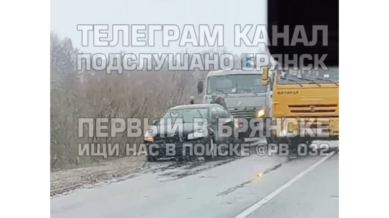 В Брянске на Ковшовке произошло ДТП с грузовиком