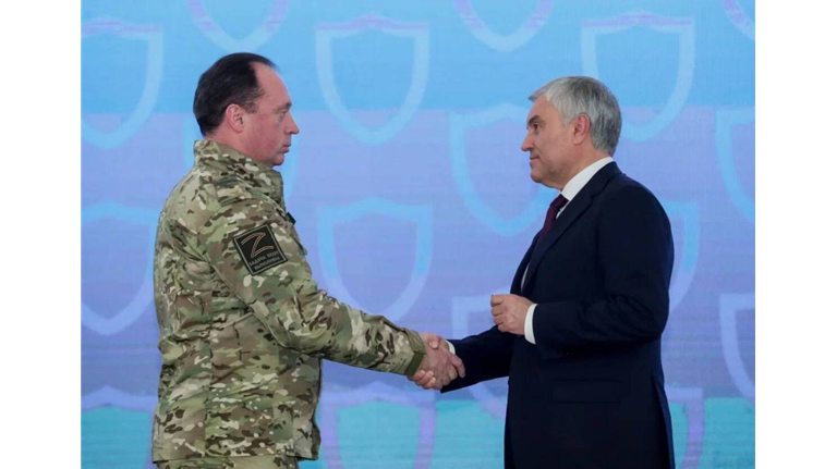 Командиру «БАРС – Брянск» Сергею Антошину вручили медаль Госдумы