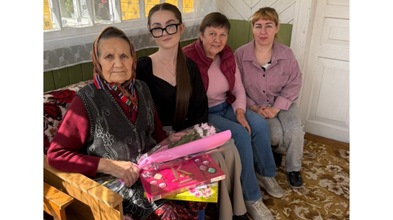 Жительница Дятьковского района Раиса Иванина отметила 90-летний юбилей