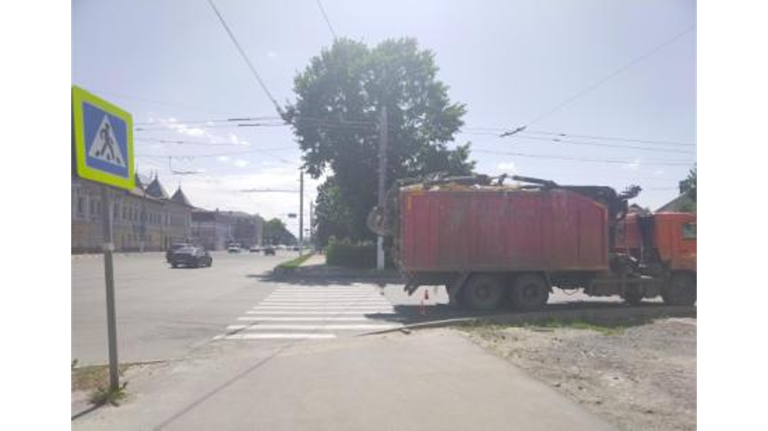 В Брянске водитель «КамАЗа» сбил пенсионерку на зебре