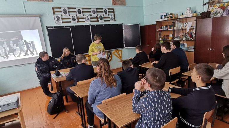 В брянских школах полицейские провели «Дни профилактики»