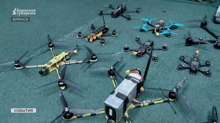 Брянцы собирают дроны для фронта (ВИДЕО)