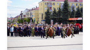 На площади Партизан в Брянске возложили цветы к Вечному огню