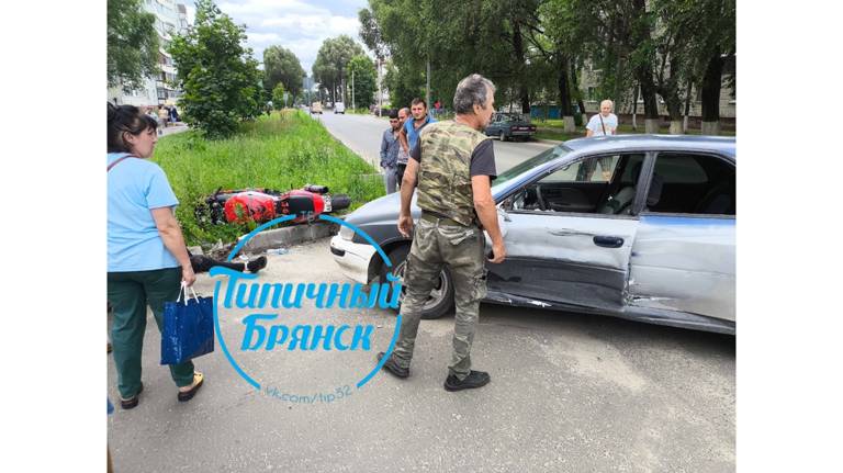 В Брянске на Почтовой легковушка сбила мотоциклиста