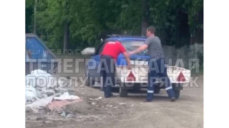 В Брянске сняли на видео выгрузку строительного мусора: на нарушителей завели дело