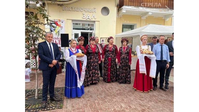 В Брянске открылись выставки Унечского и Почепского районов