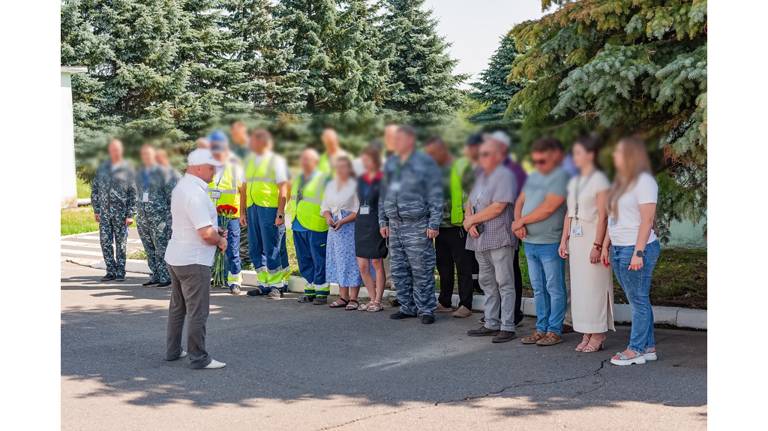 В брянском аэропорту почтили память земляка, прославленного летчика Павла Камозина