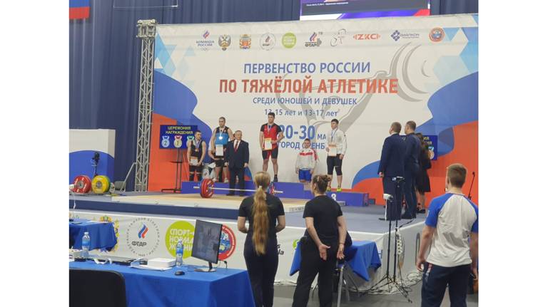 Брянец Максим Степин стал третьим на первенстве России по тяжелой атлетике