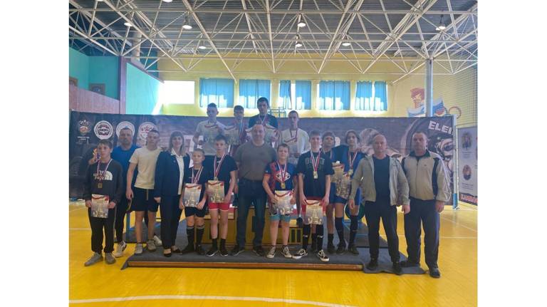 Климовские юноши и девушки выиграли первенство области по пауэрлифтингу 