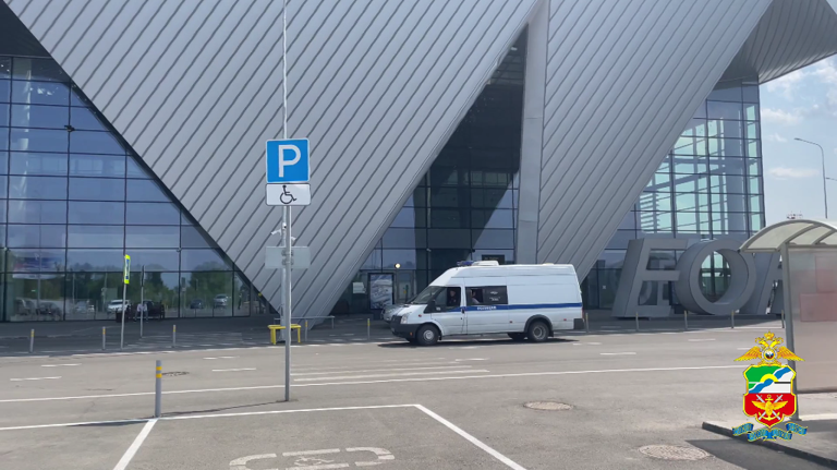 Житель Брянска устроил пьяный дебош в кемеровском аэропорту