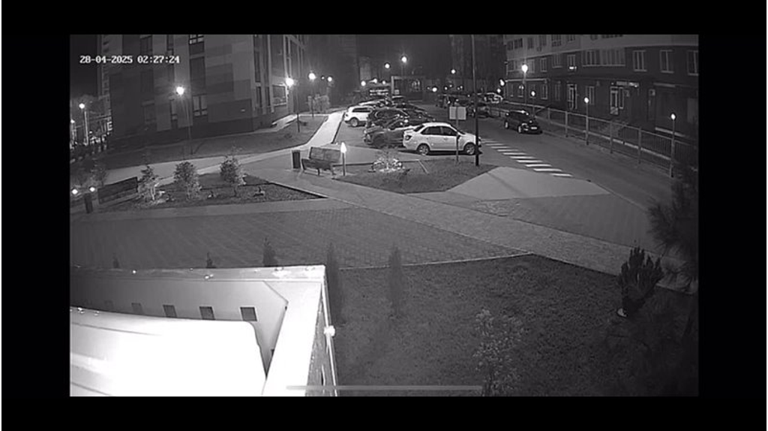 Мощный взрыв БПЛА в Брянске попал на камеру домофона
