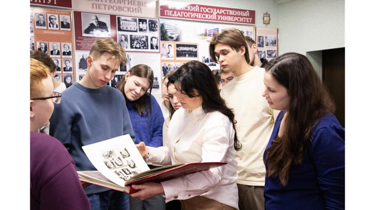 В Брянском госуниверситете провели патриотическую акцию «Мы помним!»