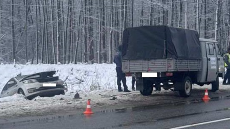 На подъезде к Брянску УАЗ отправил иномарку в кювет