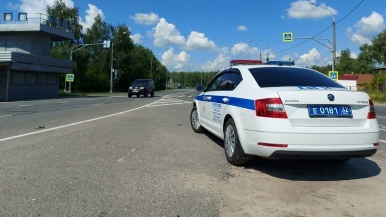 В Трубчевске автоинспекторы выявили нарушения при содержании дорог