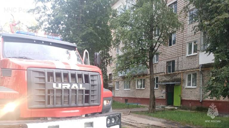 В брянском поселке Старь при пожаре эвакуировали 15 человек