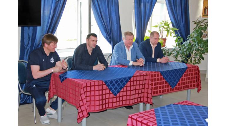 После провала старта весеннего этапа с футболистами брянского «Динамо» встретились кураторы клуба