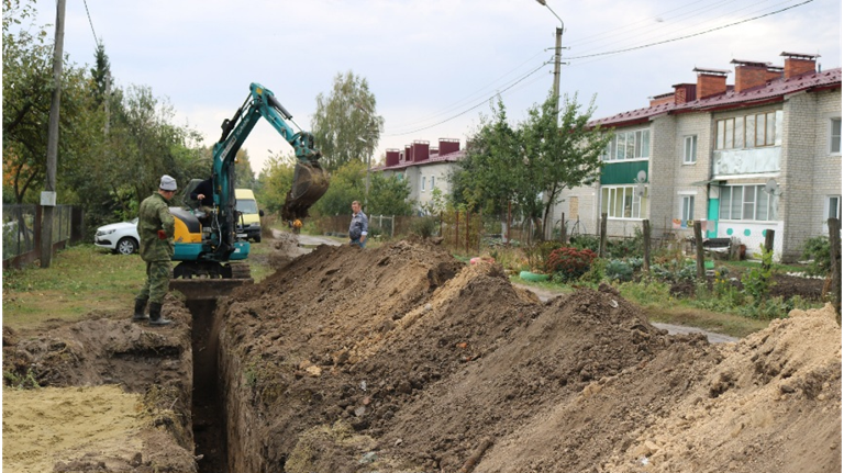 В комаричском Лопандино реконструировали водопровод