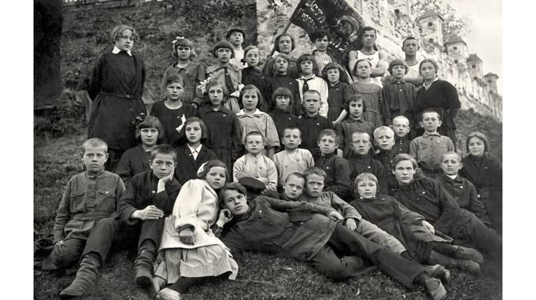 Опубликован снимок брянских пионеров на Покровской горе 1924 года