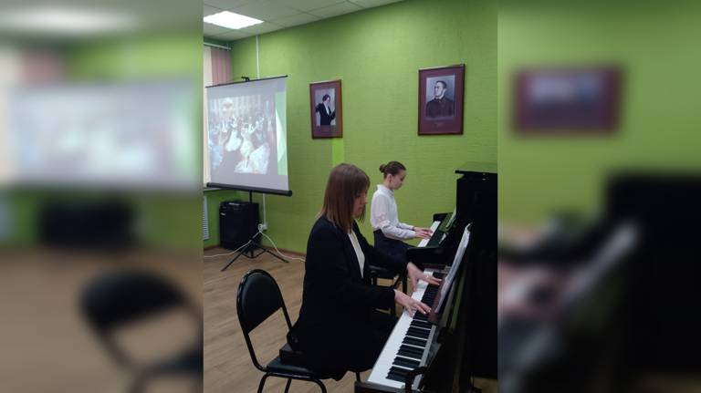 В Клинцах состоялся концерт фортепианных ансамблей «Весенние фантазии»